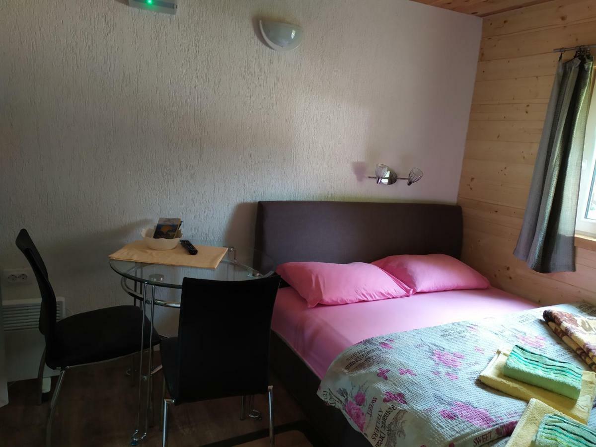 זבליאק Apartman A&J מראה חיצוני תמונה
